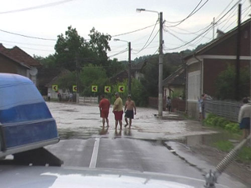 Foto inundatii Somcuta Mare - drumul european E58 - 3 iulie 2009 (c) eMaramures.ro